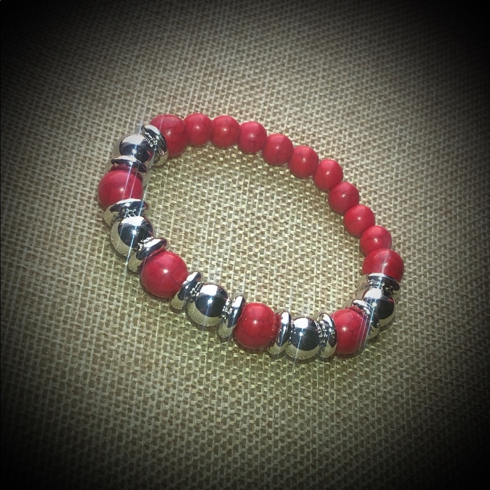 🎁✈️😊Lovely, Red & Silver, Beaded Bracelet, NWT